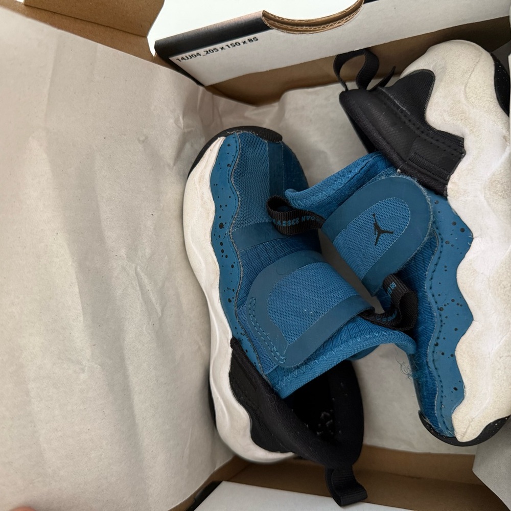 Shoes/rainboot bundle - Picture 7 of 10